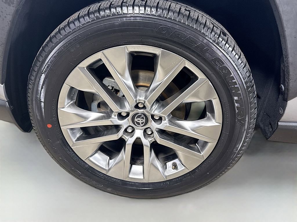 Certified 2020 Toyota RAV4 XLE Premium FWD image 29