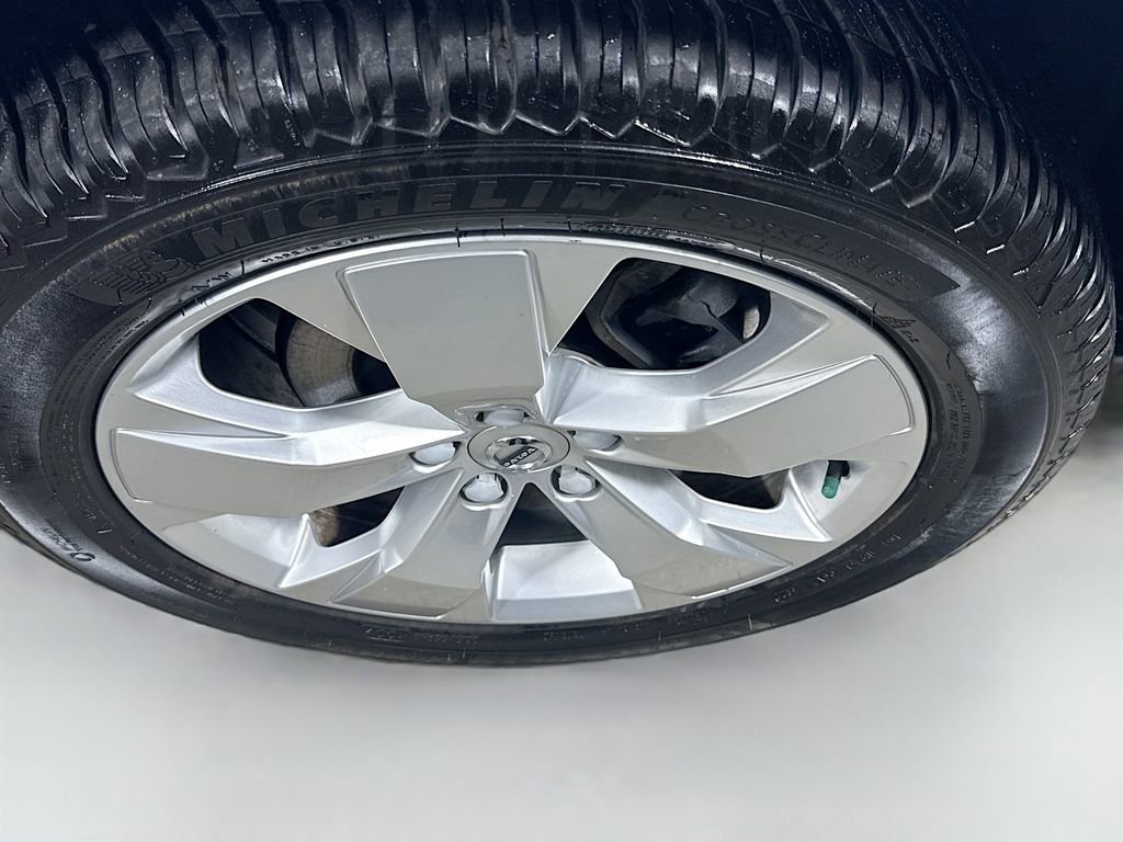 Used 2020 Volvo XC40 T5 Momentum image 31