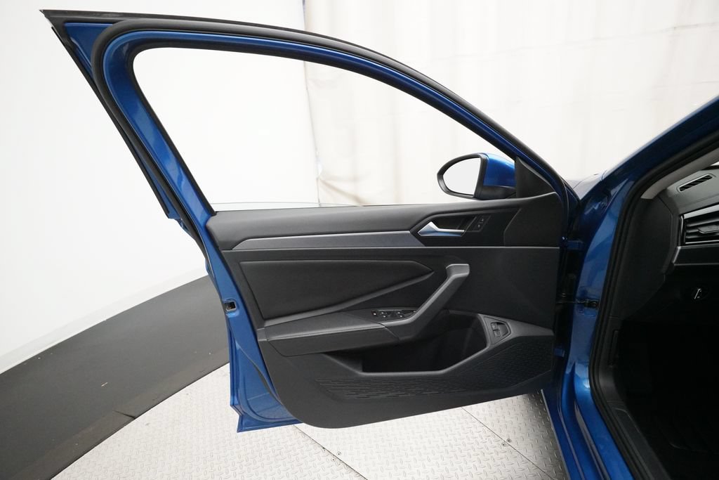 Used 2023 Volkswagen Jetta SE FWD image 27