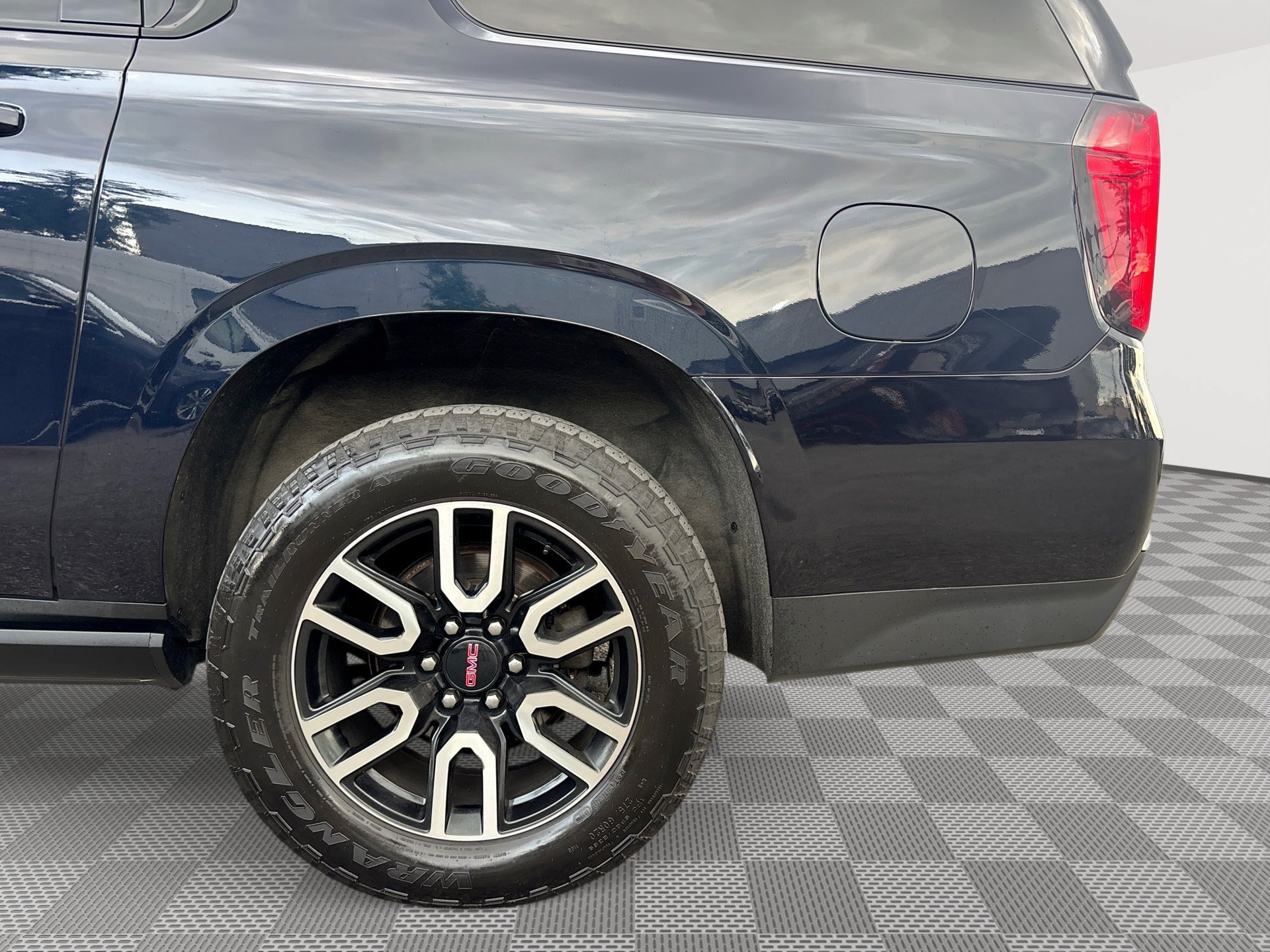 Used 2021 GMC Yukon XL AT4 w/ AT4 Premium Package AWD/4WD image 29