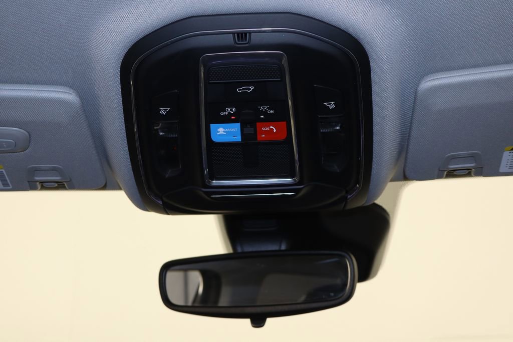 Used 2023 Jeep Grand Cherokee Limited w/ Black Appearance Package image 25