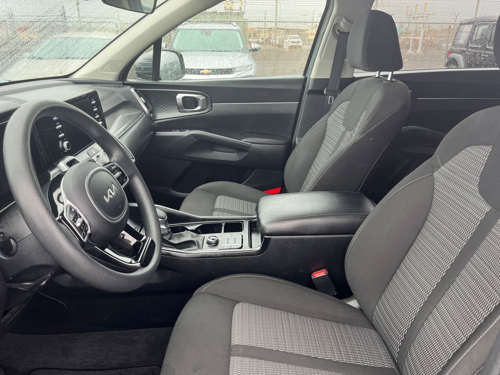 Used 2023 Kia Sorento LX image 27