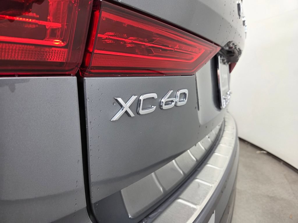 Used 2021 Volvo XC60 T5 Inscription FWD image 12