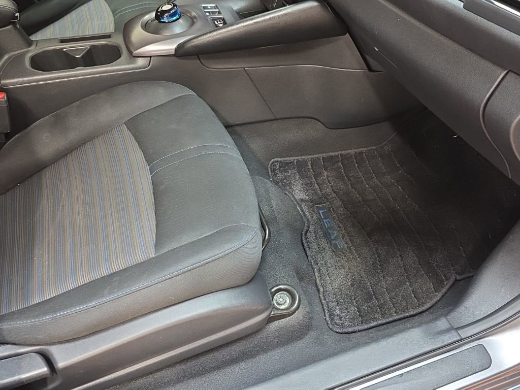 Used 2022 Nissan Leaf S image 9
