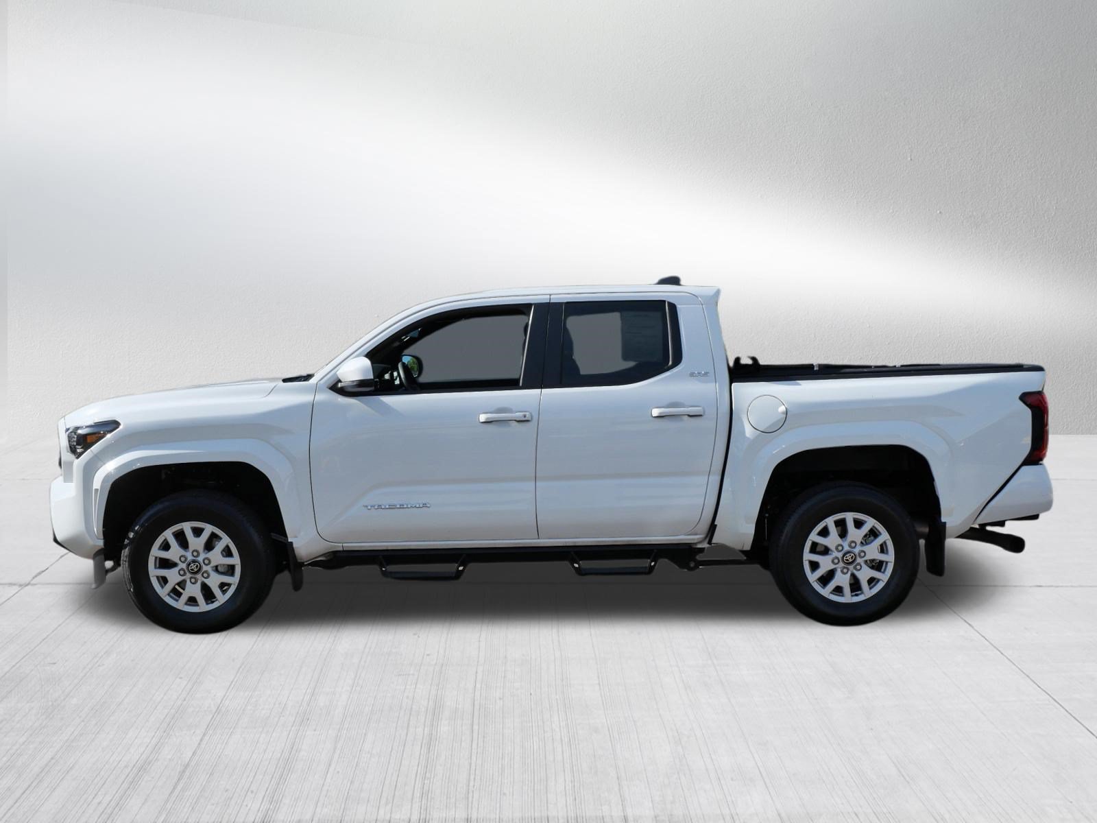 Certified 2024 Toyota Tacoma SR5 AWD/4WD image 5