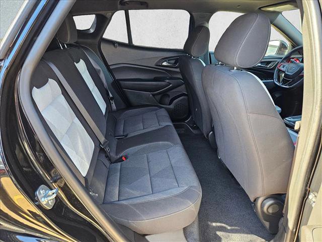 Used 2025 Chevrolet Trax RS w/ Sunroof Package image 20