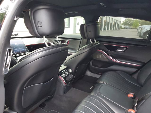 Used 2022 Mercedes-Benz S 500 4MATIC w/ AMG Line Package image 9