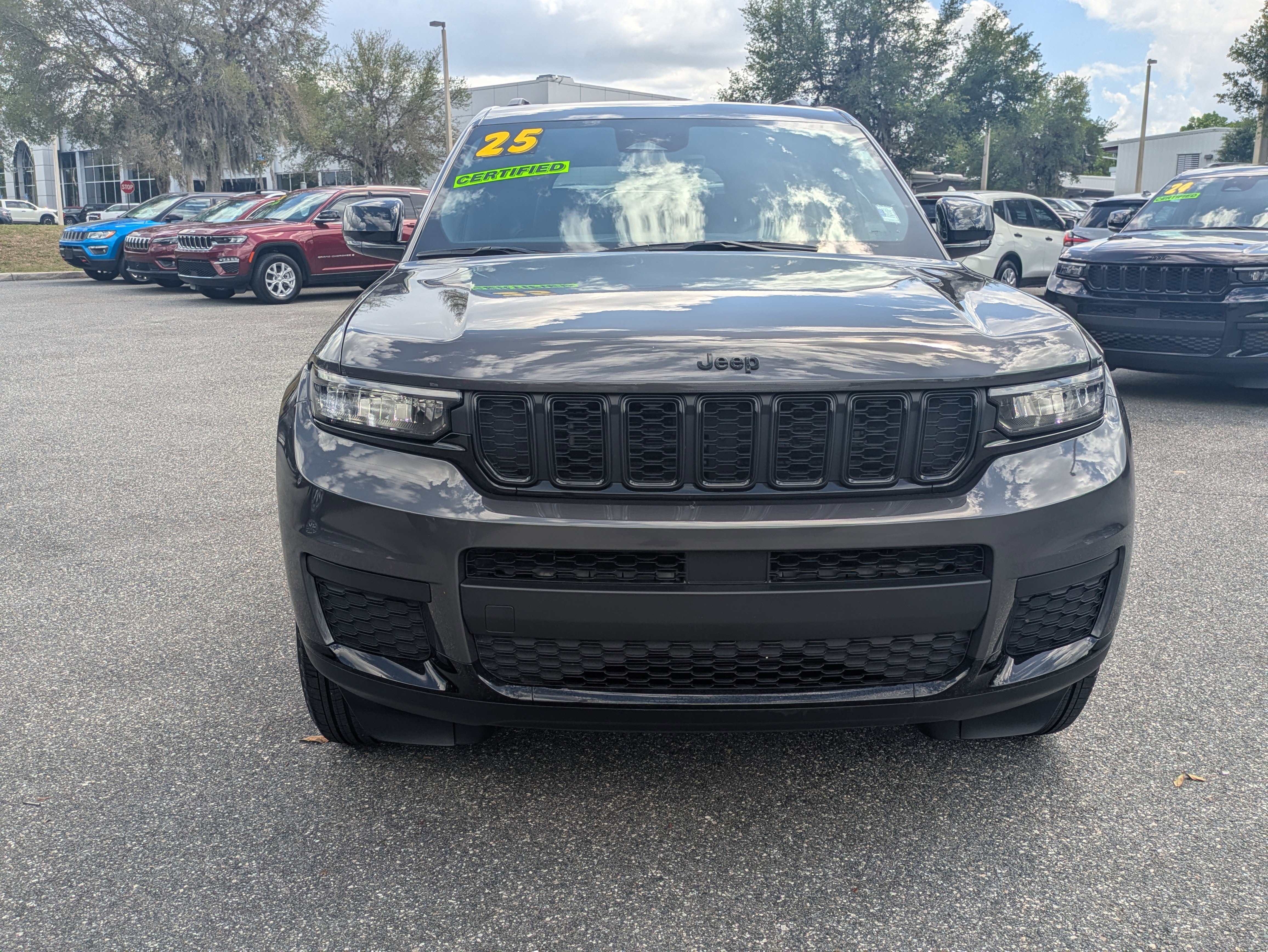 Used 2025 Jeep Grand Cherokee L Altitude AWD/4WD image 9