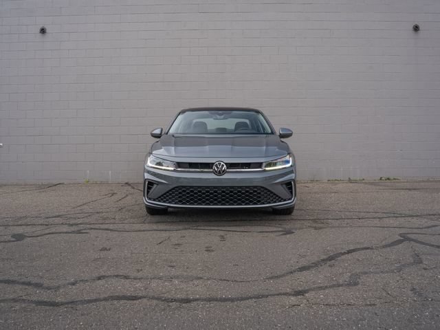 Used 2025 Volkswagen Jetta SE w/ Sunroof Package FWD image 9