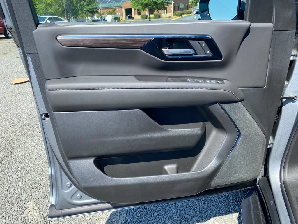 New 2026 Chevrolet Tahoe LS w/ LPO, Dark Essentials Package AWD/4WD image 9