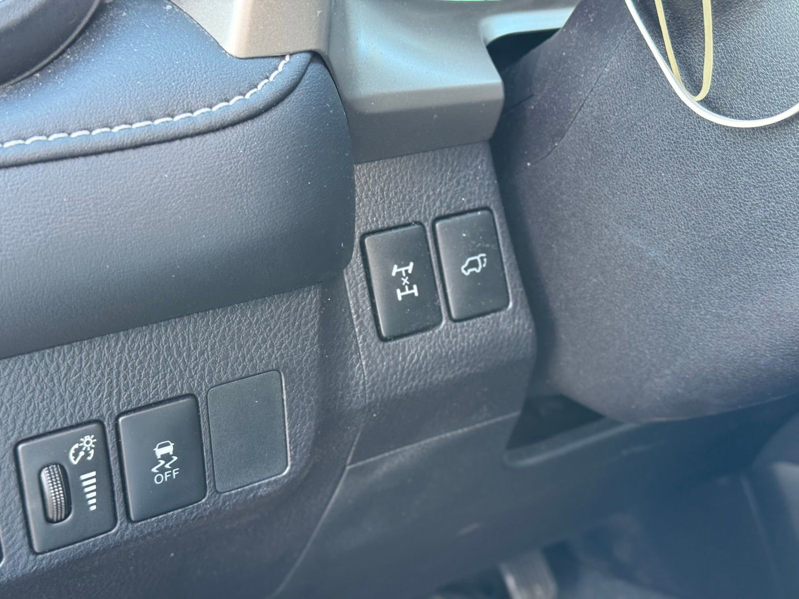 Used 2015 Toyota RAV4 Limited image 22