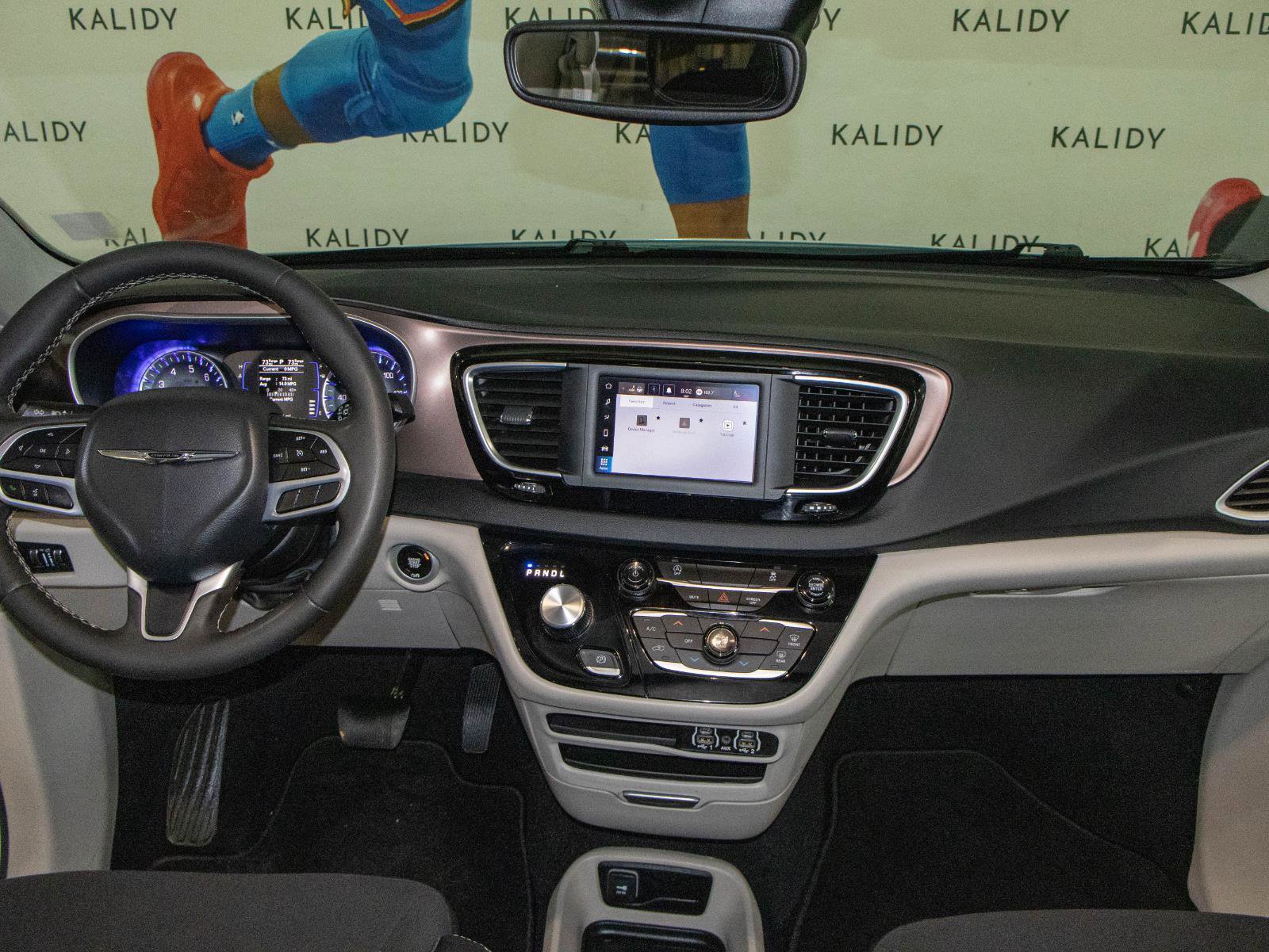 Used 2024 Chrysler Voyager LX FWD image 3