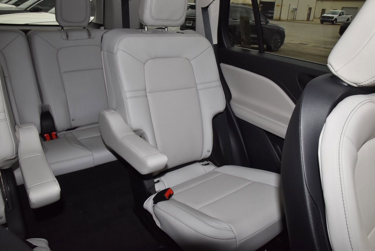 New 2026 Lincoln Aviator AWD image 22