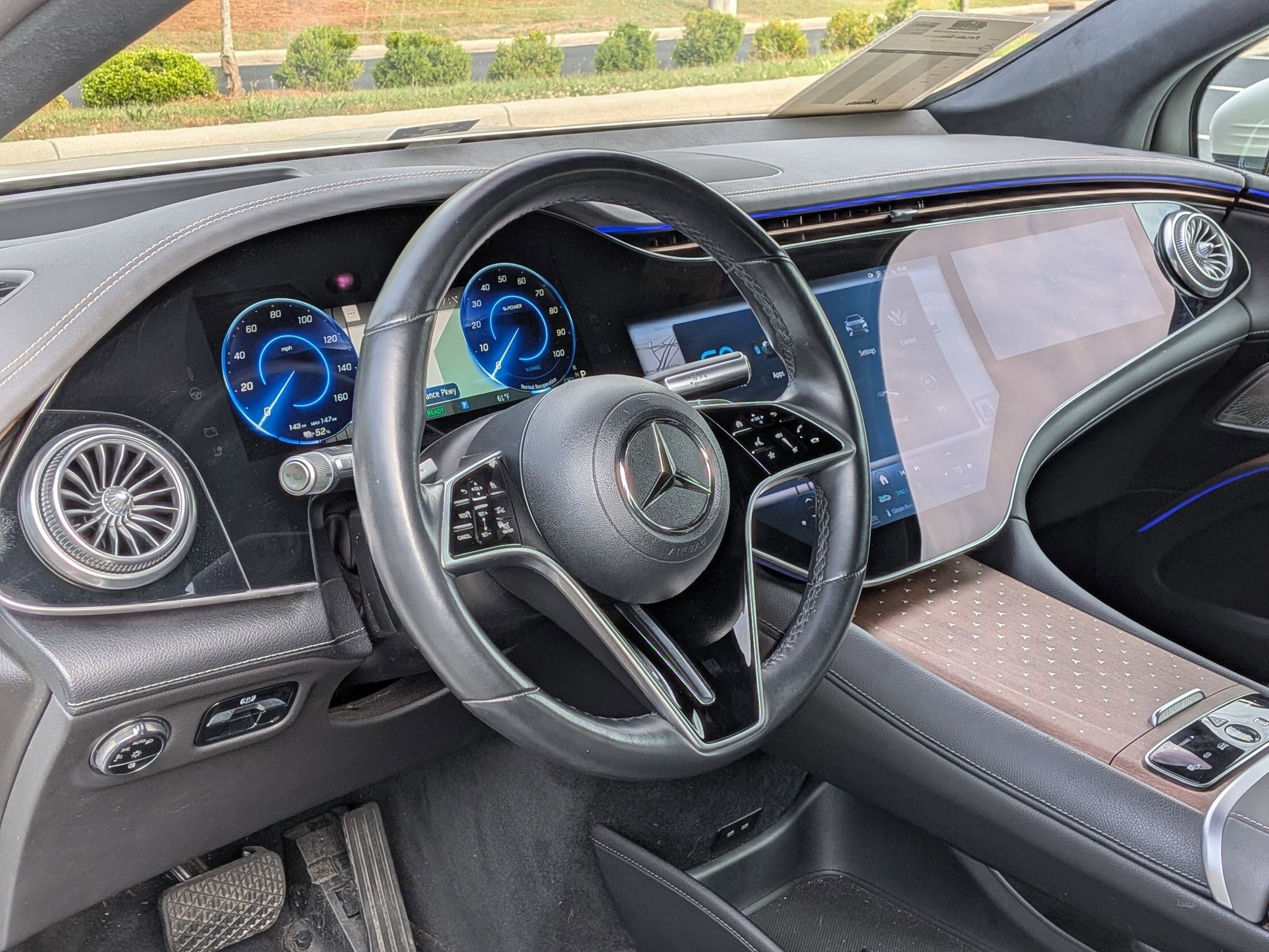 Used 2023 Mercedes-Benz EQS 580 4MATIC SUV w/ Pinnacle Trim Package image 12