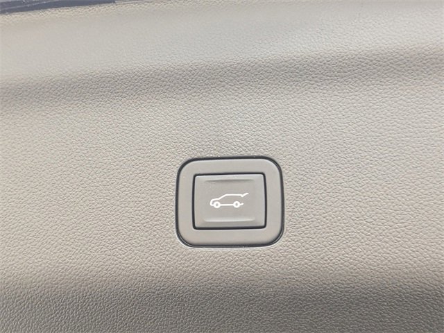 Used 2024 GMC Yukon XL Denali image 13