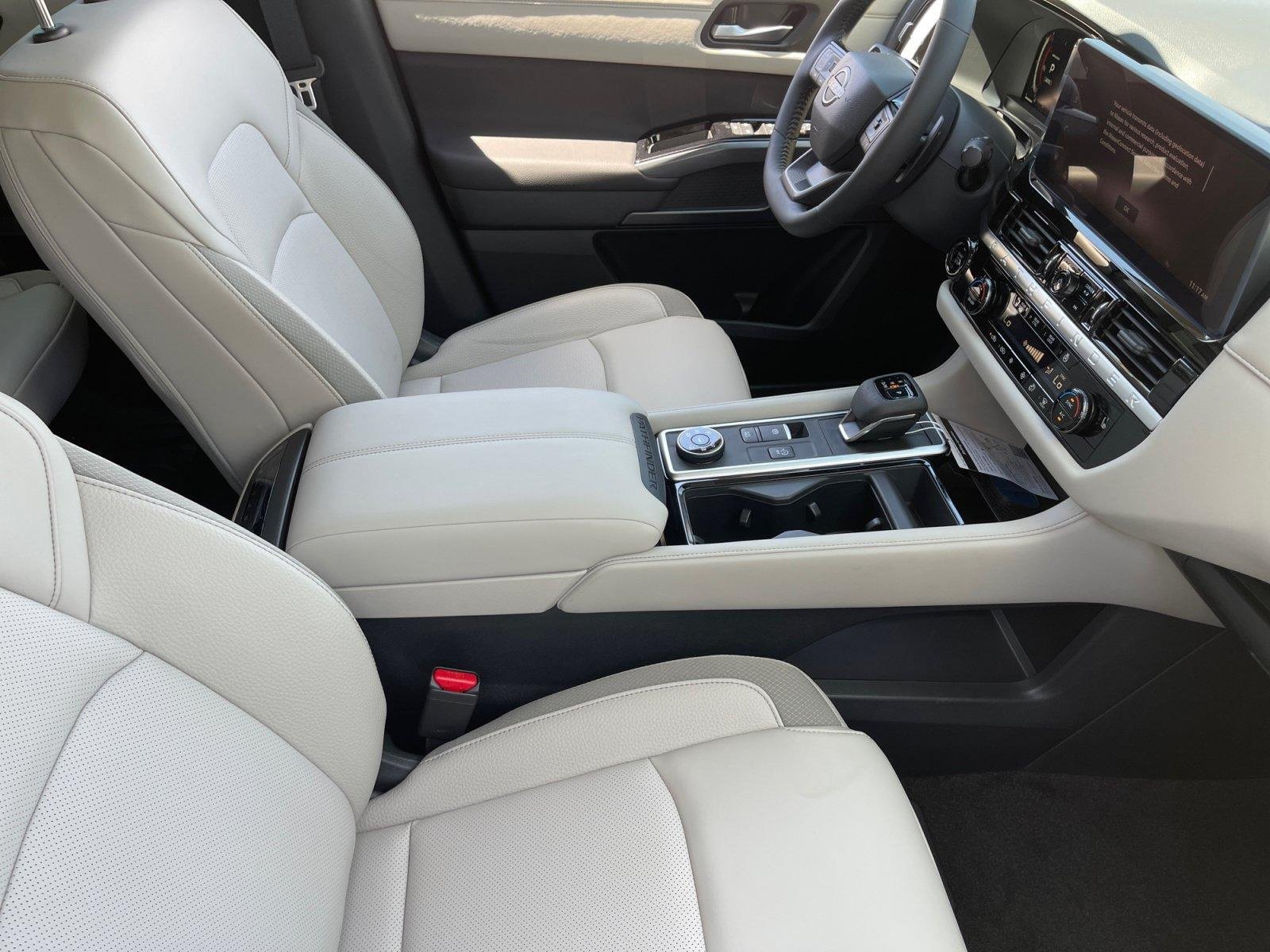 New 2026 Nissan Pathfinder SL w/ SL Premium Package (P04) AWD/4WD image 19
