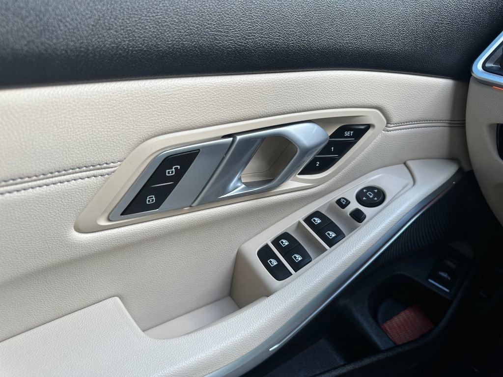 Used 2022 BMW 330i Sedan w/ Premium Package image 11