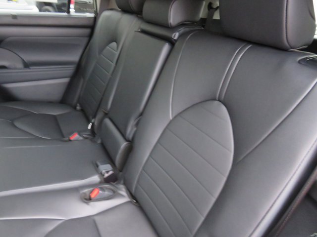 New 2026 Toyota Highlander XLE image 19
