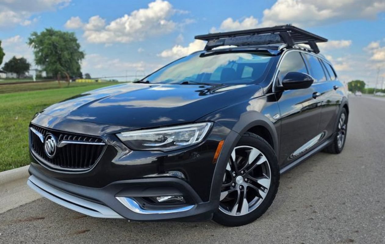 Used 2018 Buick Regal Preferred w/ Sights and Sounds Package AWD/4WD image 1