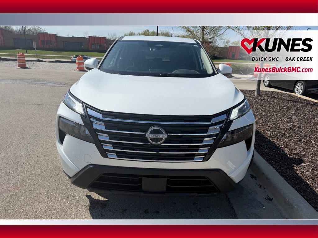 Used 2025 Nissan Rogue SV AWD/4WD image 3