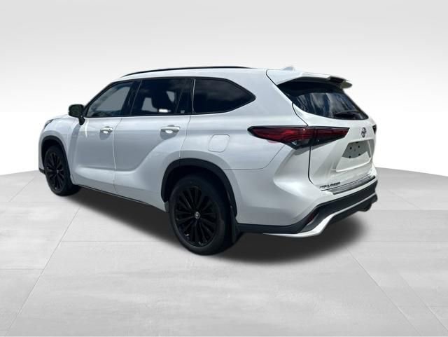 Used 2023 Toyota Highlander XSE FWD image 4