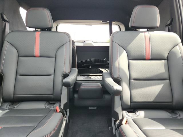 Used 2024 Chevrolet Traverse RS image 10