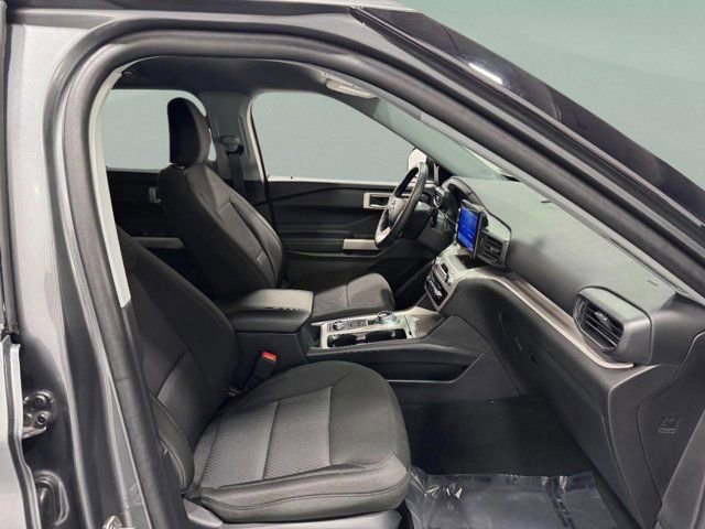 Used 2023 Ford Explorer XLT image 18
