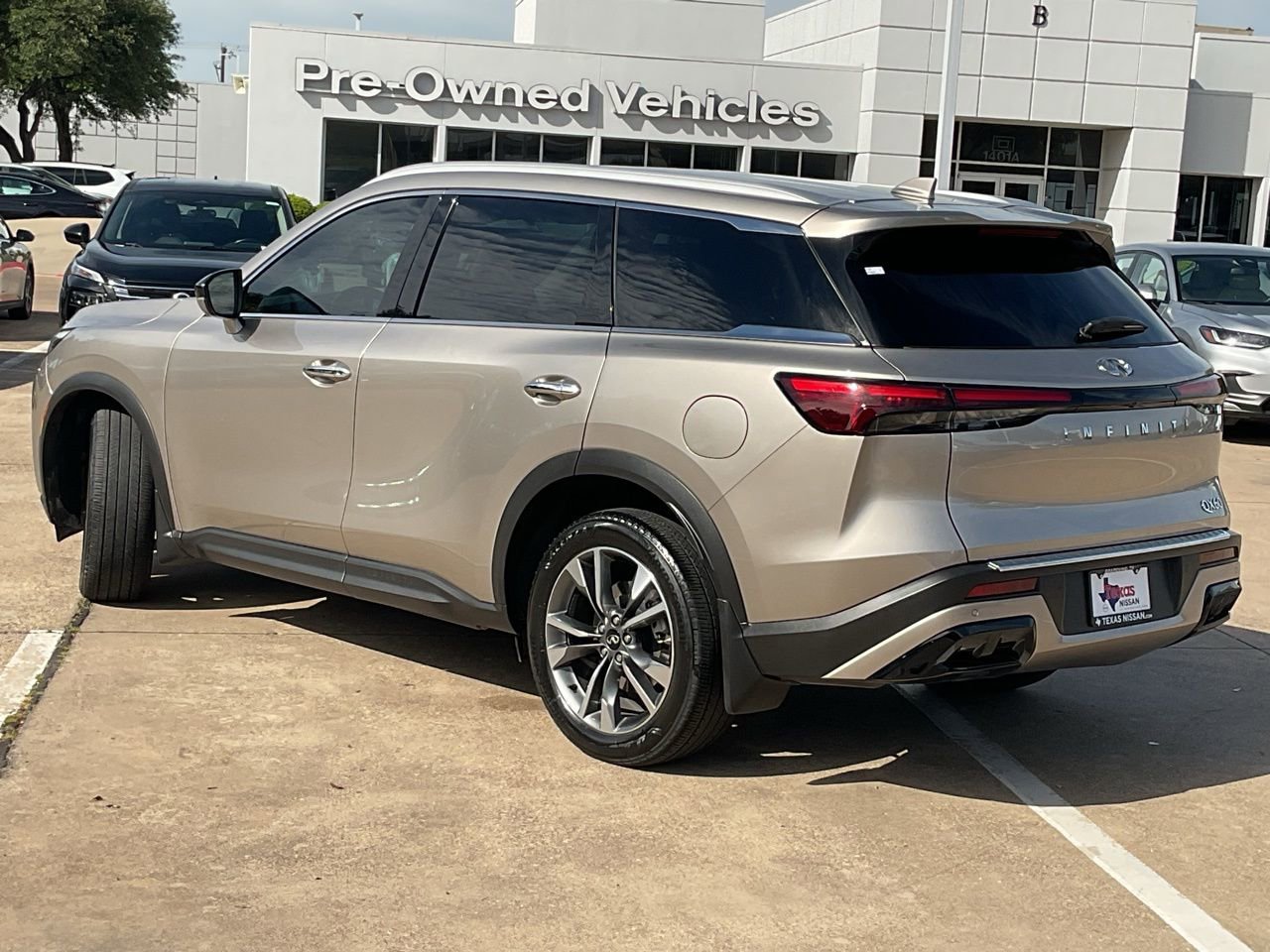 Used 2023 INFINITI QX60 Luxe w/ Cargo Package image 7