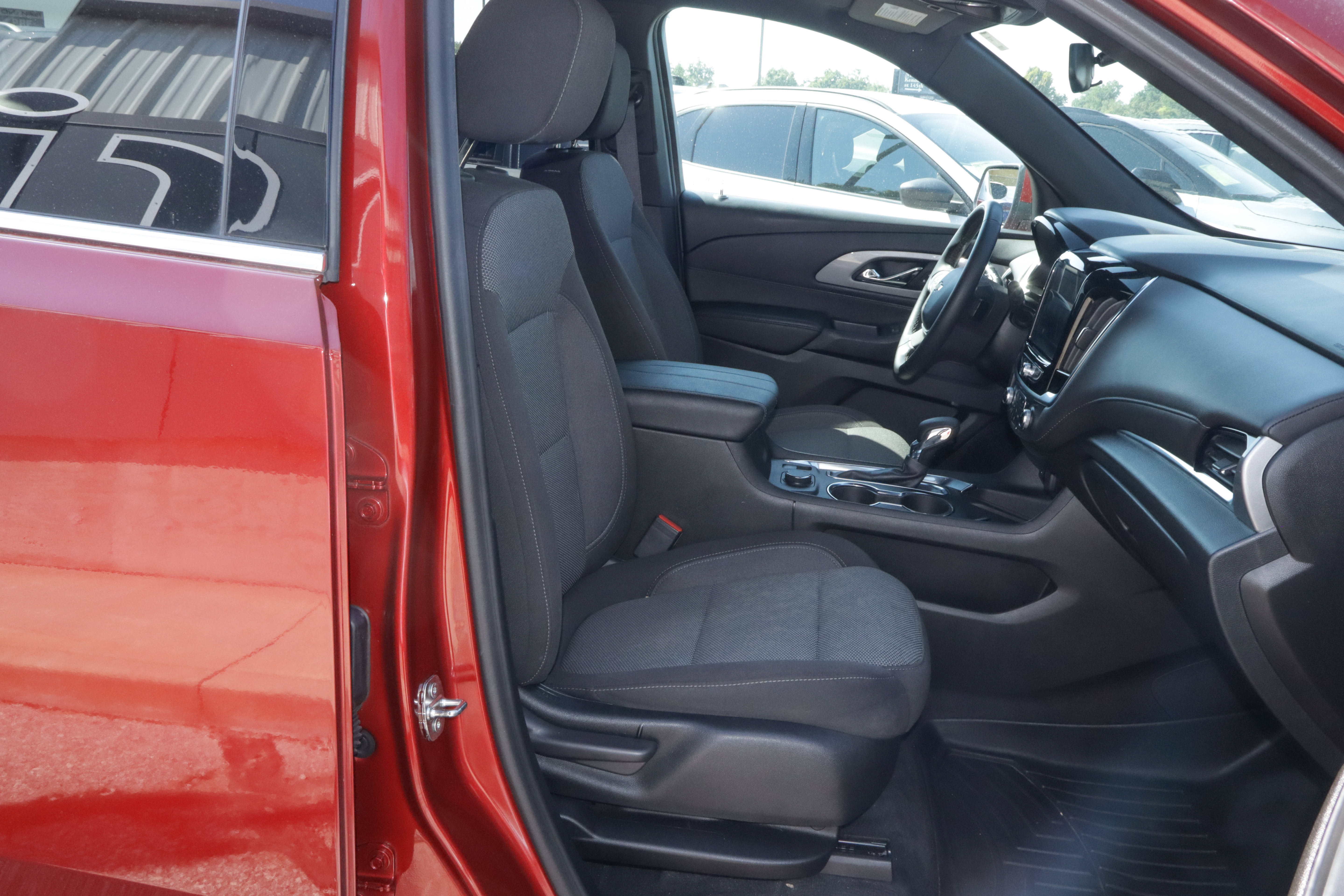 Used 2023 Chevrolet Traverse LT FWD image 24