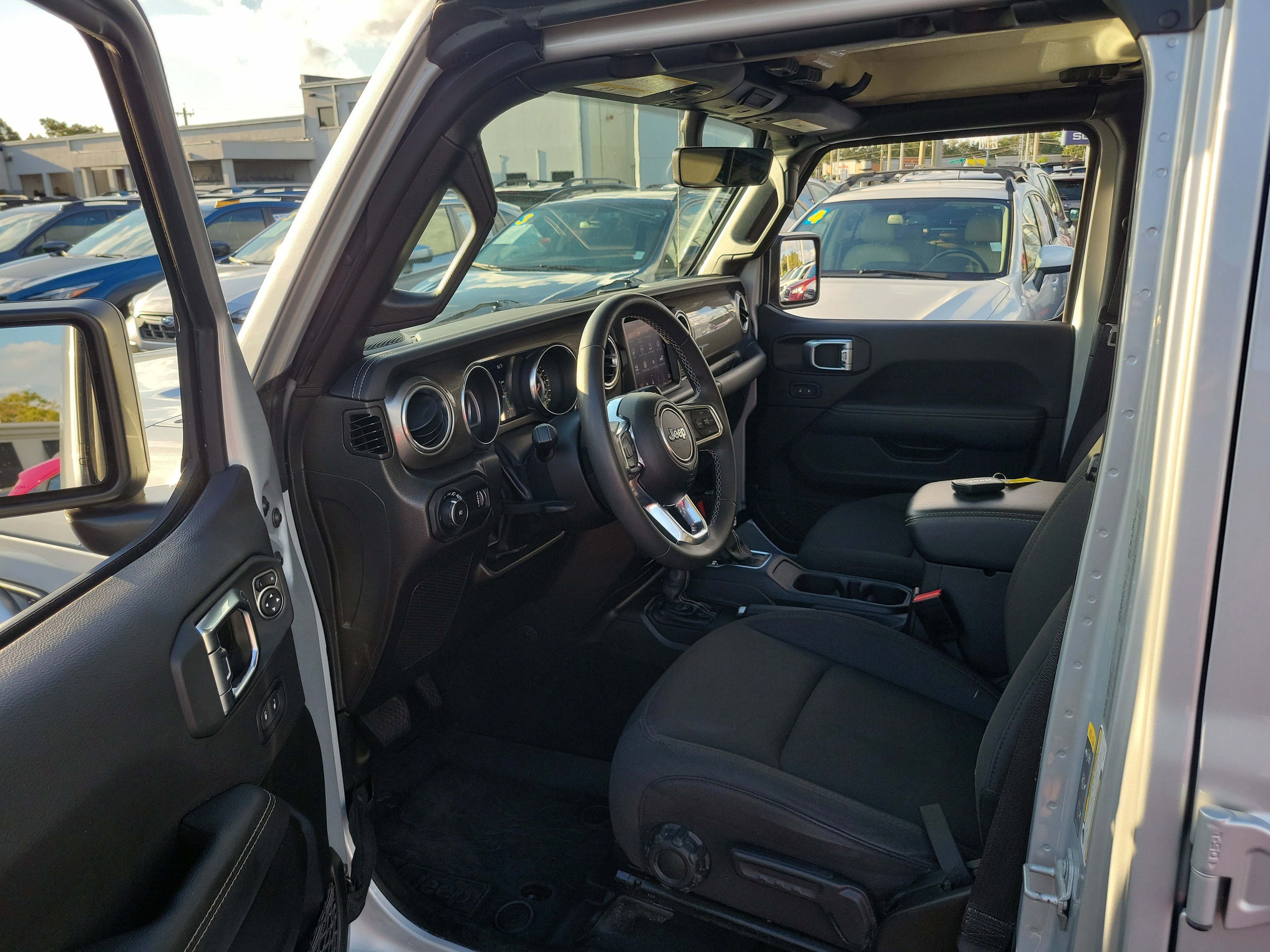 Used 2023 Jeep Wrangler Sahara image 21