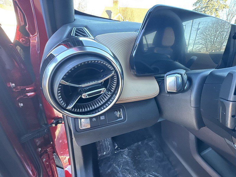 New 2025 Chevrolet Equinox ACTIV w/ Safety and Technology Package image 4