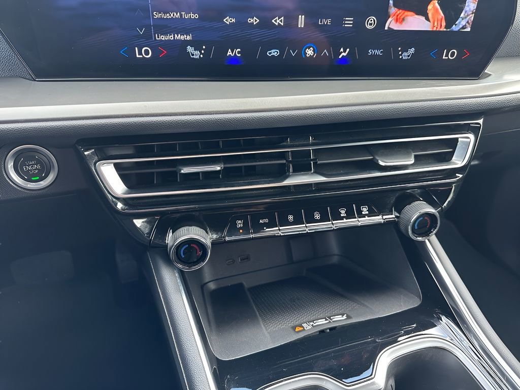 Used 2024 Chevrolet Traverse LT image 24