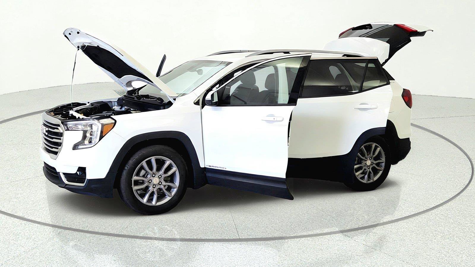 Used 2024 GMC Terrain SLT FWD image 9