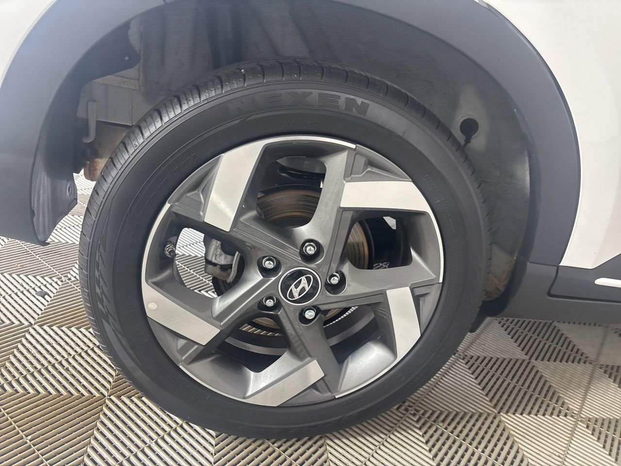 Used 2025 Hyundai Venue Limited image 30