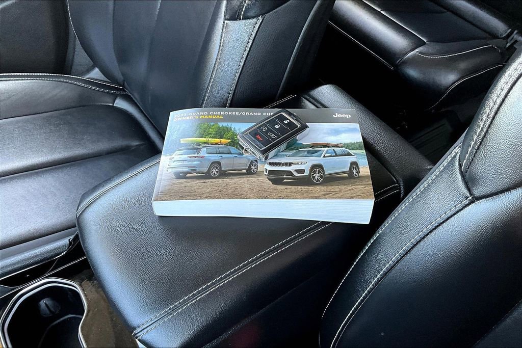 Used 2023 Jeep Grand Cherokee L Limited AWD/4WD image 35