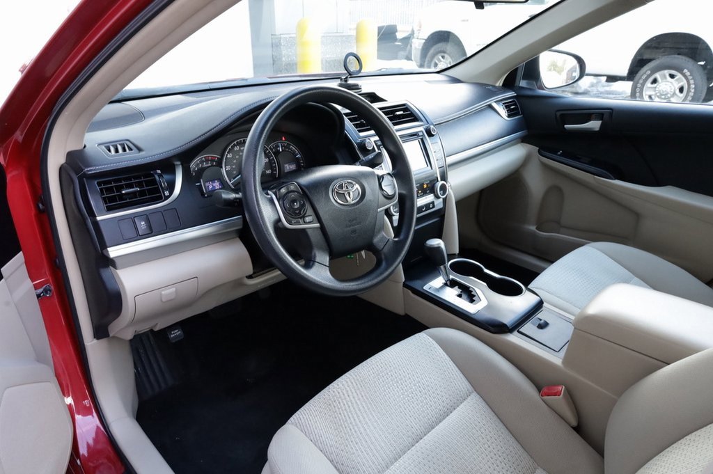Used 2013 Toyota Camry LE image 27
