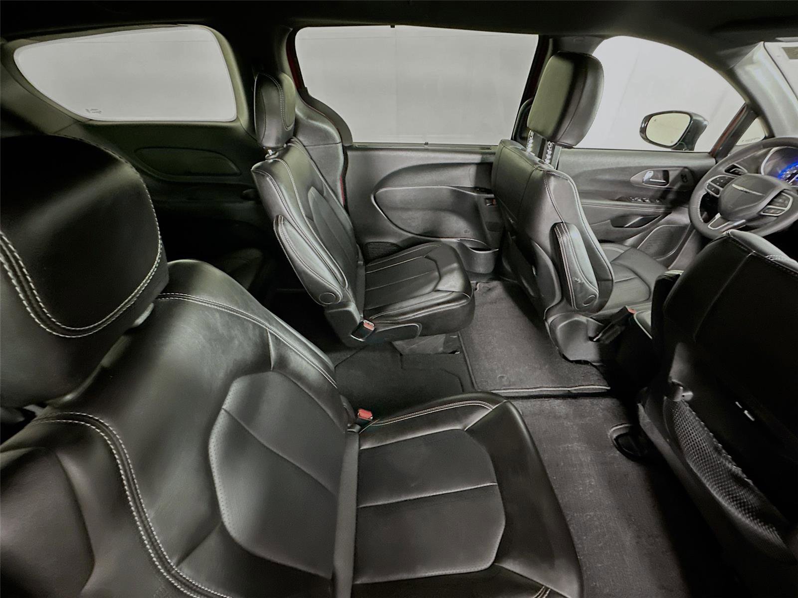 Used 2025 Chrysler Pacifica Select image 26