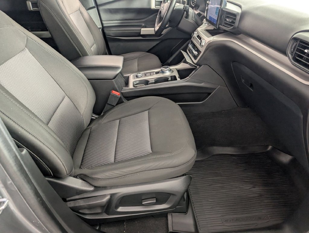 Used 2023 Ford Explorer XLT AWD/4WD image 35