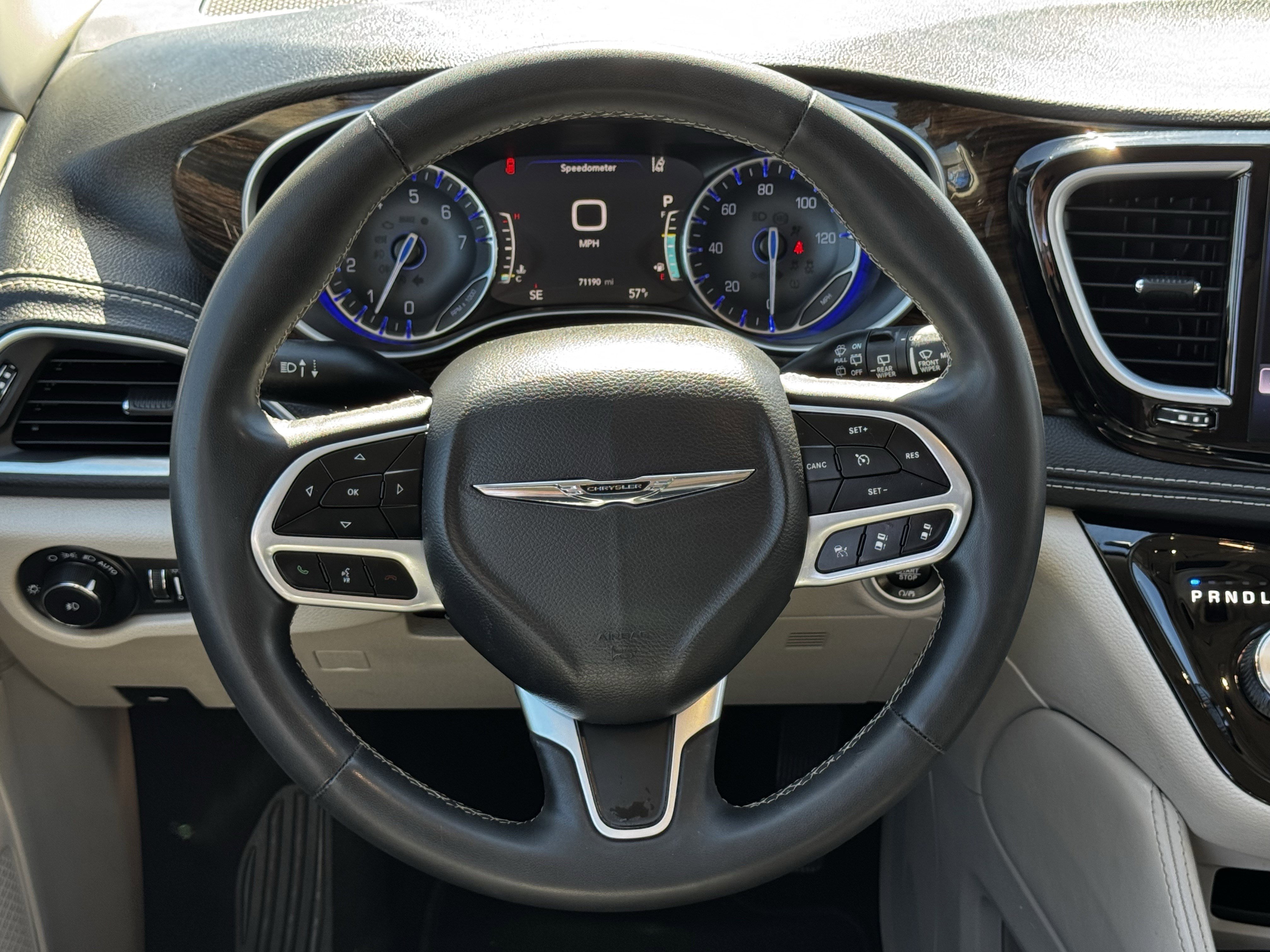 Used 2023 Chrysler Pacifica Limited image 15