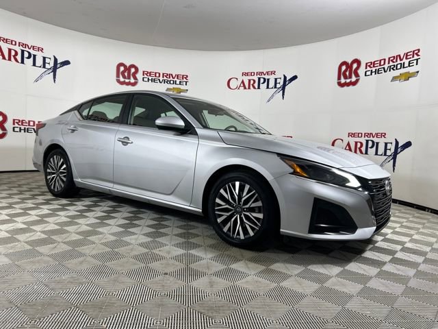Used 2023 Nissan Altima 2.5 SV