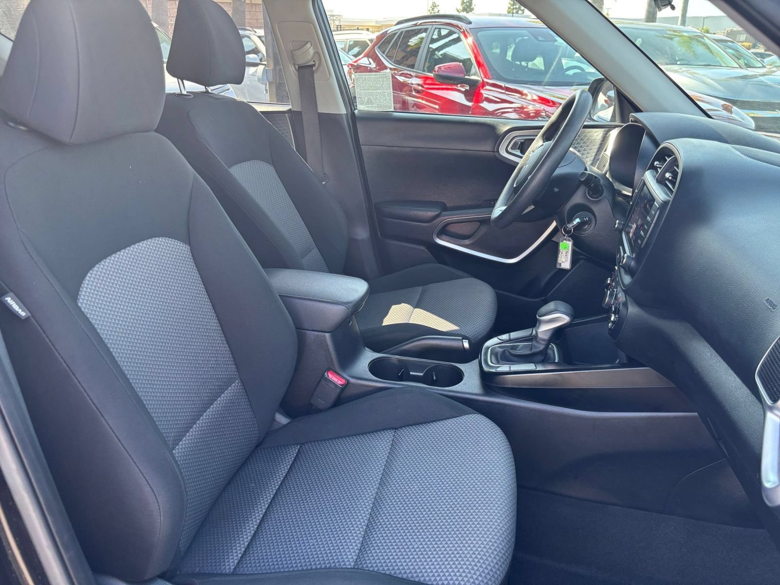 Used 2025 Kia Soul LX w/ LX Technology Package FWD image 33