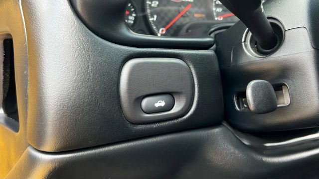 Used 2003 Chevrolet Corvette Z06 w/ Memory Package, 3 Drivers image 23