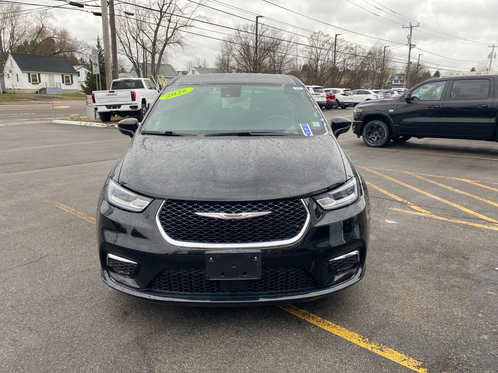 Used 2025 Chrysler Pacifica Select image 2