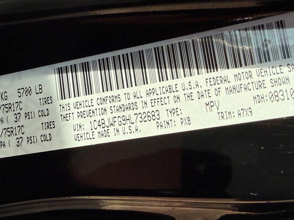 Used 2017 Jeep Wrangler Unlimited Rubicon w/ Connectivity Group image 21