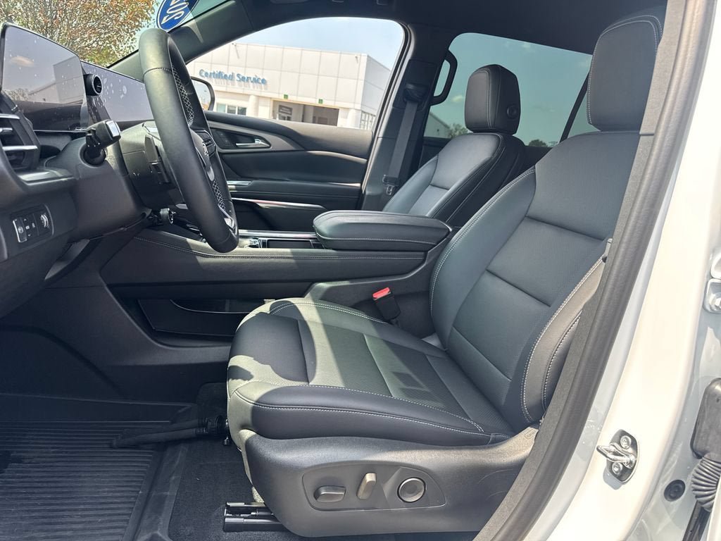 Used 2026 Chevrolet Traverse LT w/ Driver Confidence Package FWD image 15