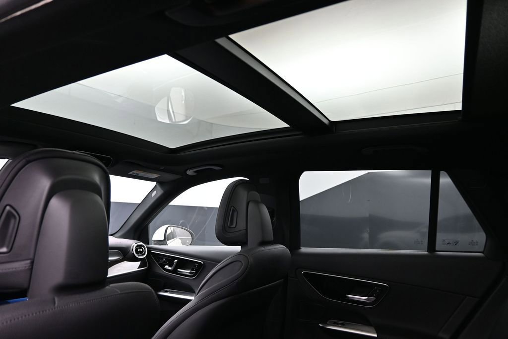 Used 2025 Mercedes-Benz GLC 300 4MATIC image 28