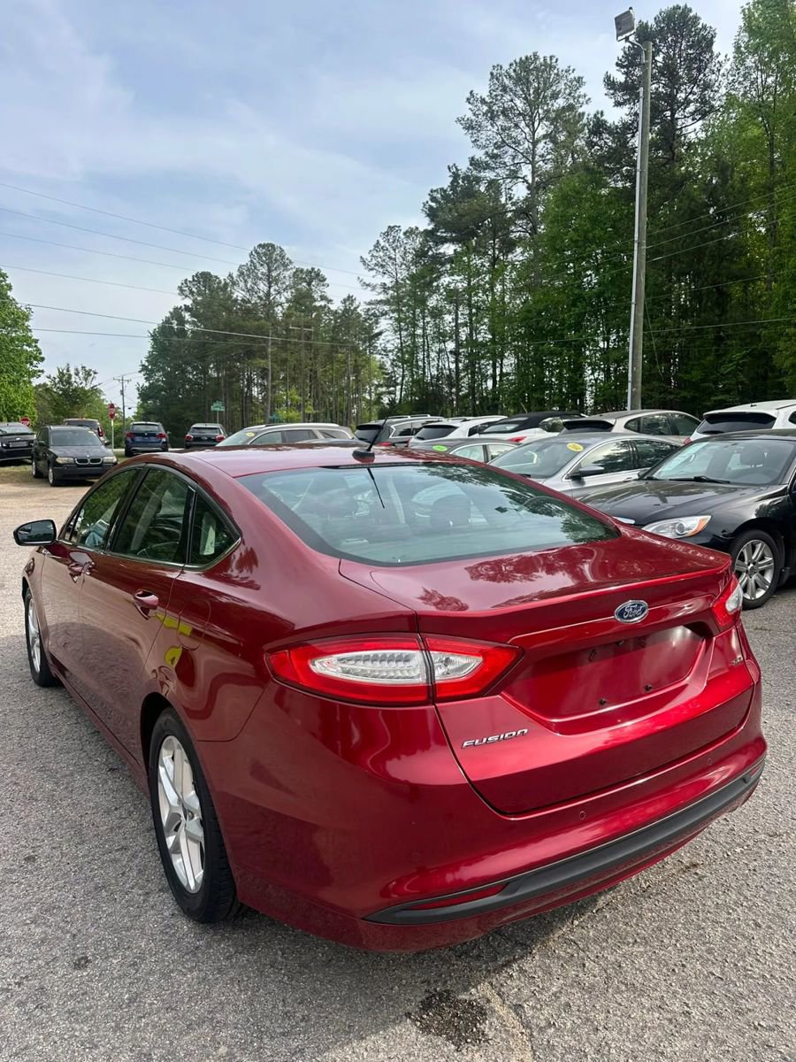 Used 2016 Ford Fusion SE FWD image 4
