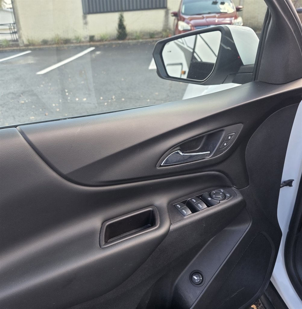 Used 2018 Chevrolet Equinox LT image 16