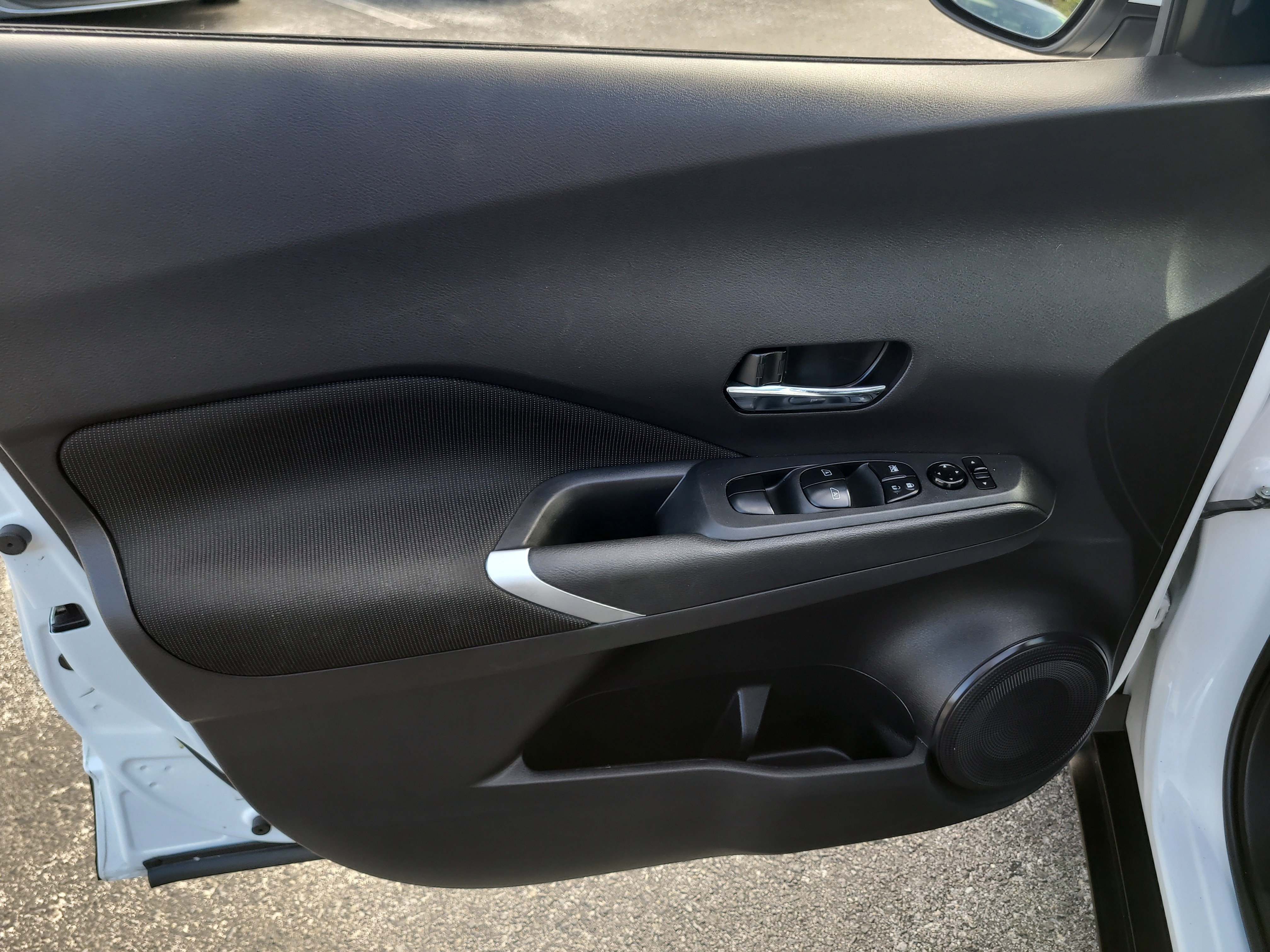 Used 2024 Nissan Kicks SV image 17