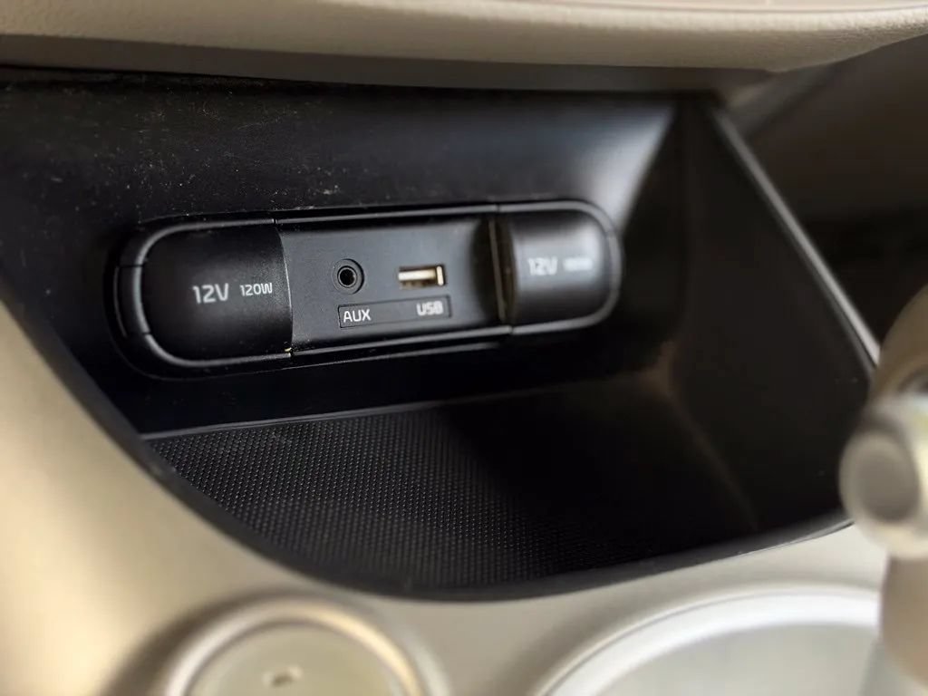 Used 2016 Kia Soul EV FWD image 30